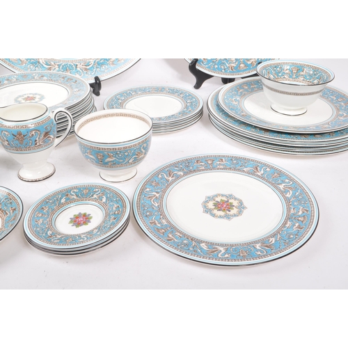 1A - Wedgwood - A 20th Century vintage china porcelain Wedgwood dinner service in the Florentine turquois... 