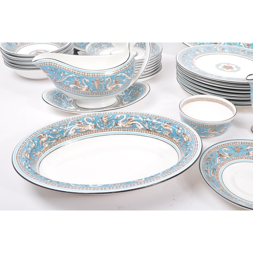 1A - Wedgwood - A 20th Century vintage china porcelain Wedgwood dinner service in the Florentine turquois... 