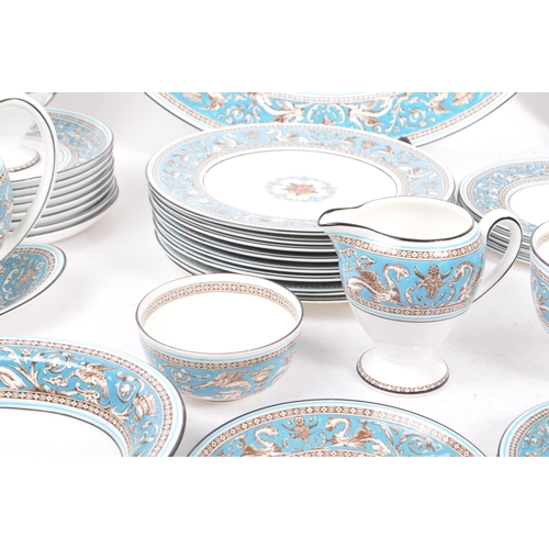 1A - Wedgwood - A 20th Century vintage china porcelain Wedgwood dinner service in the Florentine turquois... 