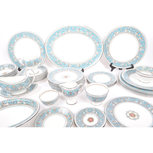 1A - Wedgwood - A 20th Century vintage china porcelain Wedgwood dinner service in the Florentine turquois... 