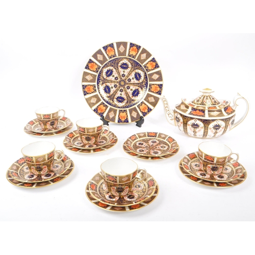 1 - Royal Crown Derby - A vintage 20th century Imari pattern tea service set. To include teapot, cups, s... 