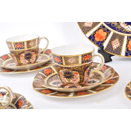 1 - Royal Crown Derby - A vintage 20th century Imari pattern tea service set. To include teapot, cups, s... 