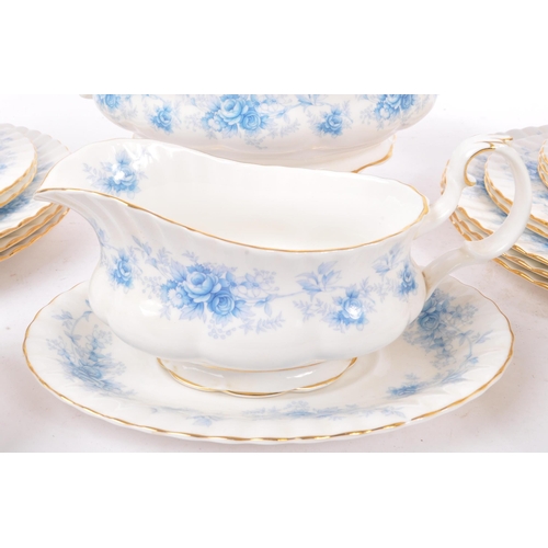 107 - Royal Albert - Windsor Rose - A 20th century Royal Albert Windsor Rose pattern tea / dinner service ... 