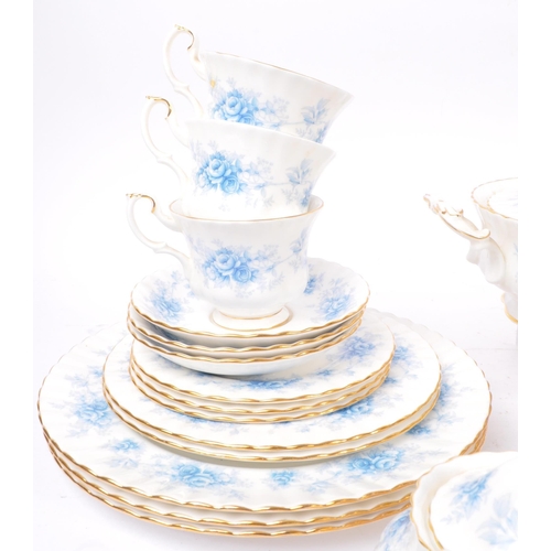 107 - Royal Albert - Windsor Rose - A 20th century Royal Albert Windsor Rose pattern tea / dinner service ... 