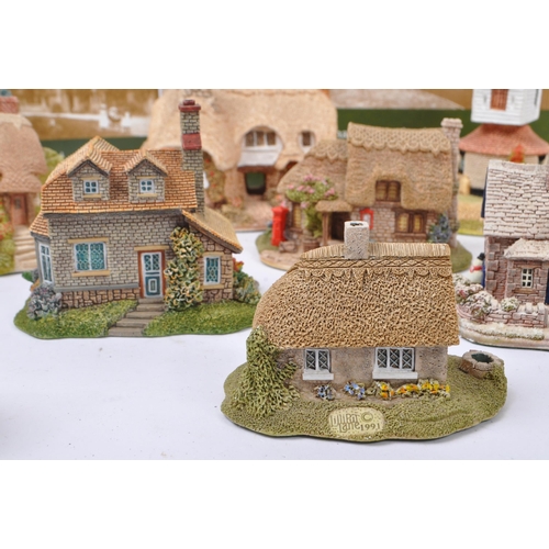 143 - Lilliput Lane - A collection of nineteen 20th Century vintage Lilliput Lane cottage sculpture figure... 