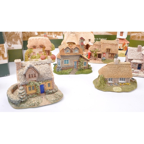 143 - Lilliput Lane - A collection of nineteen 20th Century vintage Lilliput Lane cottage sculpture figure... 