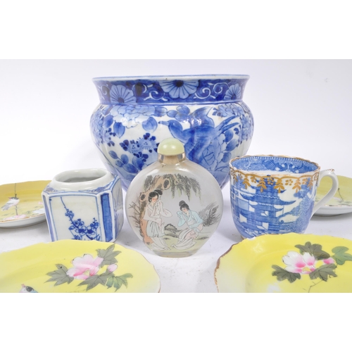 158 - A collection of 19th and early 20th century Chinese and Japanese ceramics. The collection to include... 