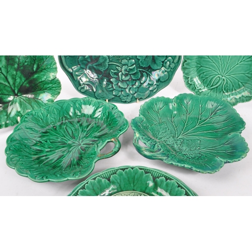 2 - Wedgwood - Majolica - A collection of 19th century and later display cabinet leaf plates. Of various... 