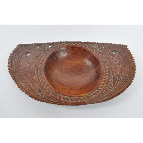 213 - A collection of three vintage 20th century Trobriand Island - Papua New Guinea wooden carved bowls. ... 