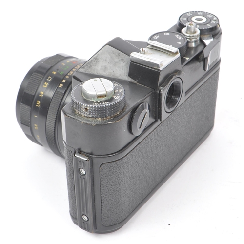 347 - Zenit - A late 20th century circa 1970s Zenit TTL 35mm SLR camera alongside a collection of M42 scre... 