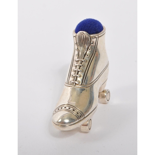 357 - A 20th Century vintage sterling silver pin cushion in the form of a roller skate having dark blue cu... 