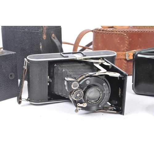 372 - A collection of early and mid 20th century box and folding cameras. The collection to include a Nage... 