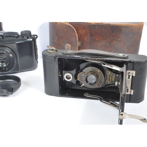 372 - A collection of early and mid 20th century box and folding cameras. The collection to include a Nage... 