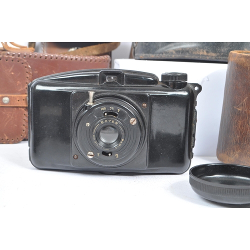 372 - A collection of early and mid 20th century box and folding cameras. The collection to include a Nage... 