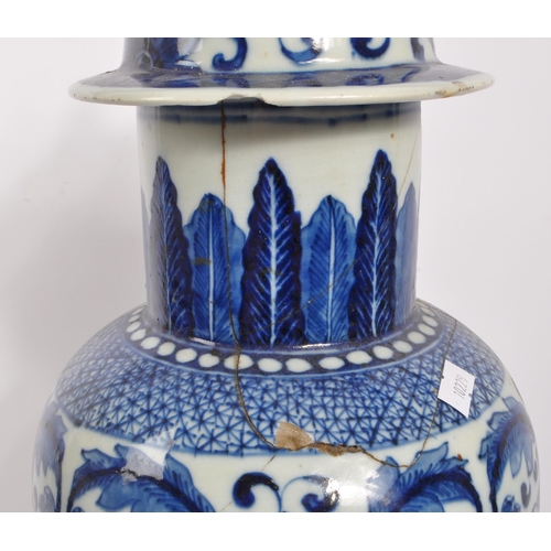 398 - A Chinese 19th century blue and white Qing dynasty table vase. With floral and foliate design to tap... 