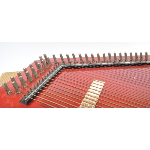 427 - A 20th Century vintage nine chord bar autoharp in red and black with picture of scale to bottom. In ... 