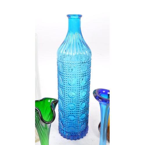 48 - Aseda - A collection of 20th Century retro studio art glass splash vases some with bubble control of... 