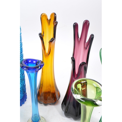 48 - Aseda - A collection of 20th Century retro studio art glass splash vases some with bubble control of... 