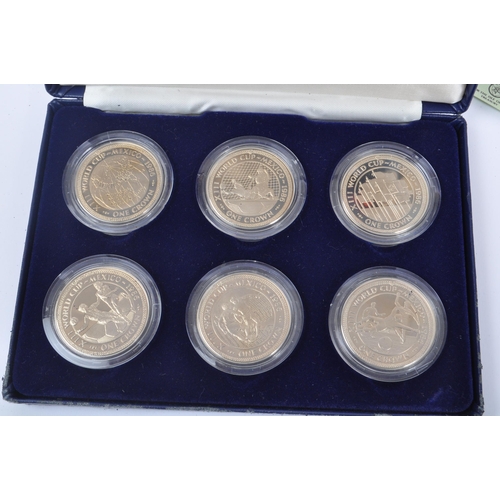 503 - Pobjoy Mint - A collection of 20th Century Isle of Man commemorative crown coins to include set of f... 