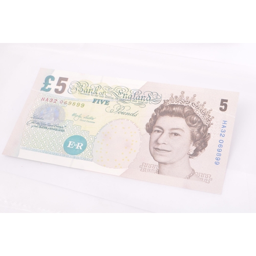 519 - A collection of eight uncirculated Bank of England £5 notes to include the following. Chief Cashier ... 