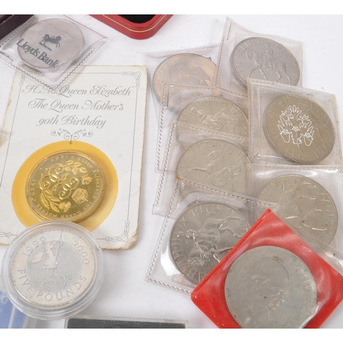 520 - A large collection of 20th Century British commemorative coins. The collection to include 10x 1981 H... 