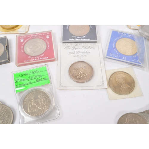 520 - A large collection of 20th Century British commemorative coins. The collection to include 10x 1981 H... 