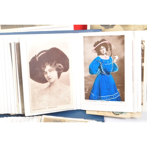 544 - A collection of 20th Century Edwardian and later theatrical postcards depicting portraits of actors ... 