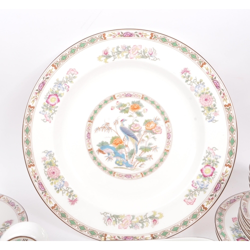 82 - Wedgwood Kutani Crane - A 20th Century bone china porcelain Wedgwood dinner / tea service in the Kut... 