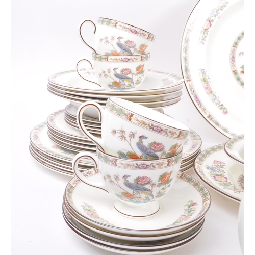 82 - Wedgwood Kutani Crane - A 20th Century bone china porcelain Wedgwood dinner / tea service in the Kut... 