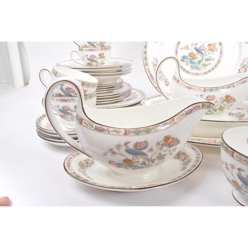 82 - Wedgwood Kutani Crane - A 20th Century bone china porcelain Wedgwood dinner / tea service in the Kut... 