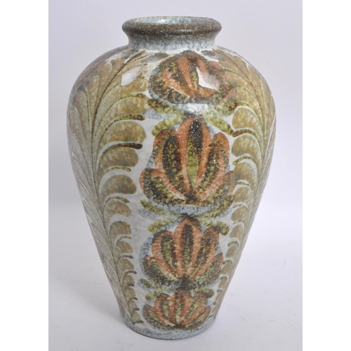 92 - Glyn Colledge Bourne Denby - A mid century circa. 1960s ceramic stoneware Bourne Denby vase designed... 