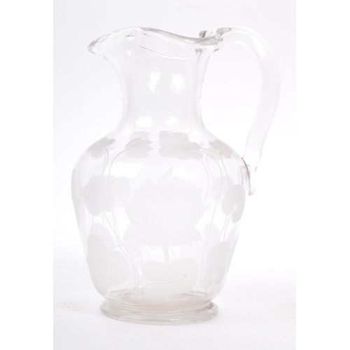 96 - A 20th century etched glass water jug with accompanying goblet drinking glasses in the manner of Tif... 