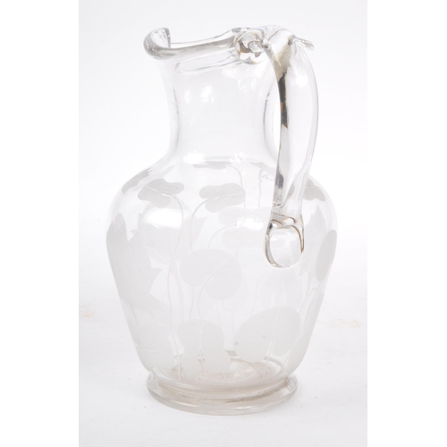 96 - A 20th century etched glass water jug with accompanying goblet drinking glasses in the manner of Tif... 