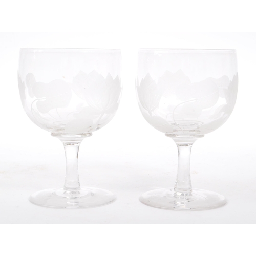 96 - A 20th century etched glass water jug with accompanying goblet drinking glasses in the manner of Tif... 