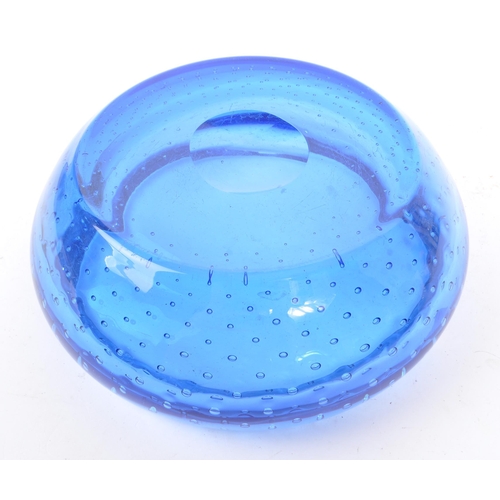 97 - Whitefriars - A mid Century retro 1960s Kingfisher style bubble control blue glass bowl of circular ... 