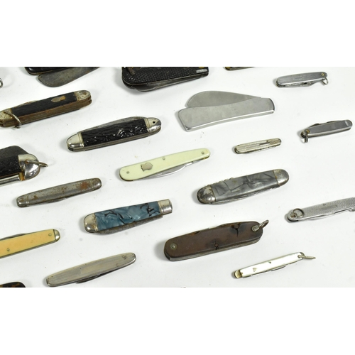 111 - A large collection of assorted pocket knives / pen knives and folding knives with assorted Mother of... 