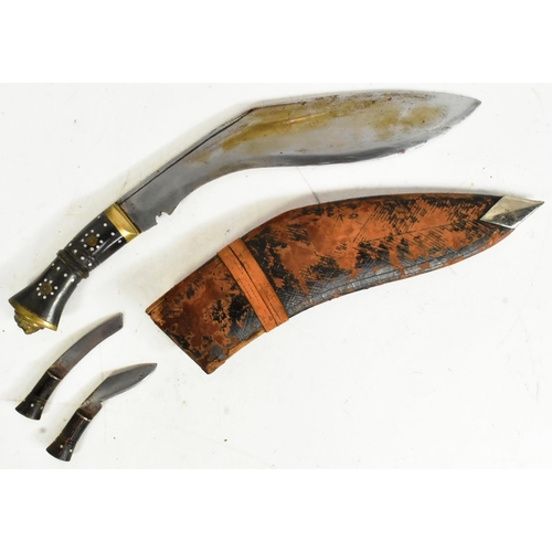 121 - An early 20th Century Nepalese / Gurkha Regiment Kukri knife dagger. The knife having a brass lion h... 