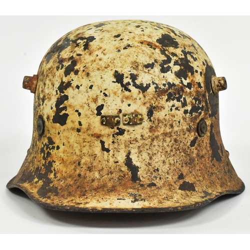 140 - An Irish Army / Irish Free State Troops M27 steel combat Vickers made helmet, based on the German M1... 