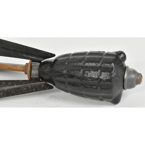 141 - A WWI First World War Italian Benaglia rifle grenade / rod grenade. Segmented casing, x3 tail fins a... 