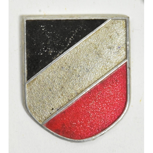 161 - A WWII Second World War Third Reich Nazi German Afrika Korps tricolour pith helmet badge, Afrika cam... 