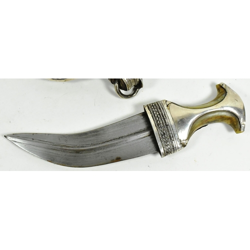 172 - An early 20th Century Middle Eastern / Omani Khanjar / Jambiya dagger. Waisted Rhino horn grip with ... 