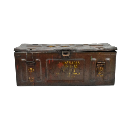 173 - A WWII Second World War British Army issue anti-tank ammunition crate. Dated 1943 and retaining orig... 