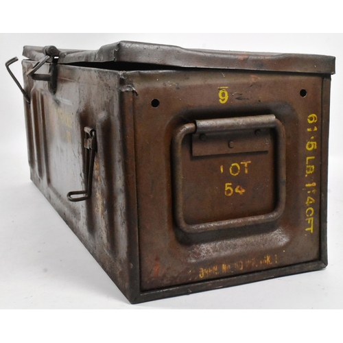 173 - A WWII Second World War British Army issue anti-tank ammunition crate. Dated 1943 and retaining orig... 