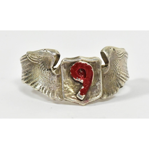 175 - A WWII Second World War US United States 9th Air Force pilots ring. A theatre made example in the fo... 