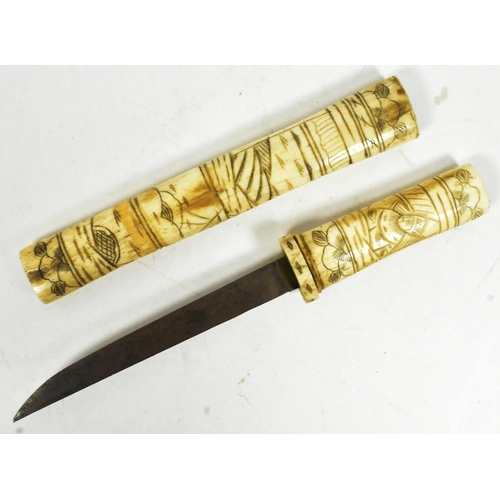 192 - A 20th Century Japanese Tanto knife / dagger with bone scrimshaw handle and scabbard. Extensively ca... 