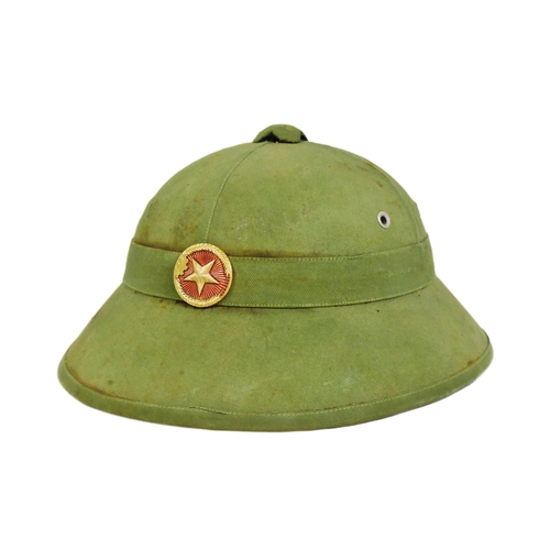 202 - A vintage Vietnam War era NVA North Vietnamese Army fibre pith helmet. Fiber mould with khaki cloth ... 