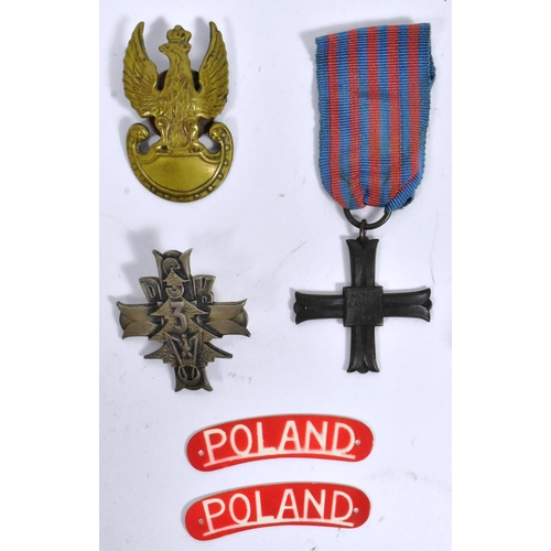 24 - A collection of WWII Second World War Polish Army badges and medals comprising; 5th Kresowa Infantry... 