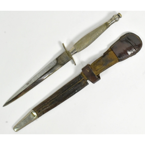 240 - An original FS Fairbairn Sykes issued 1st Pattern commando fighting dagger with scabbard. Ricasso wi... 