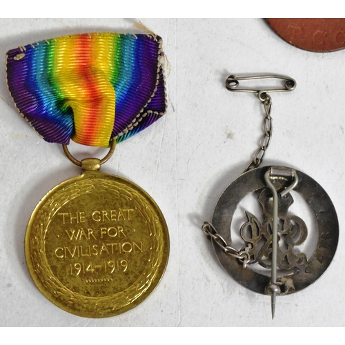 272 - A WWI First World War medal pair awarded to one 226089 Pnr W. B Mundy of the Royal Engineers compris... 