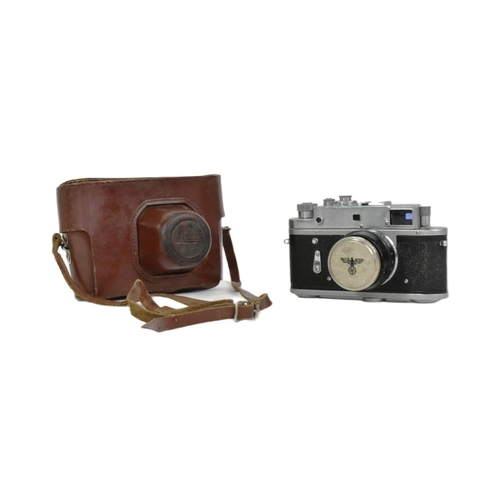 29 - A WWII Second World War Third Reich Nazi German Luftwaffe Leica camera. Stamped above the view finde... 